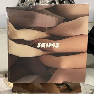 Skims Sculpting Legging